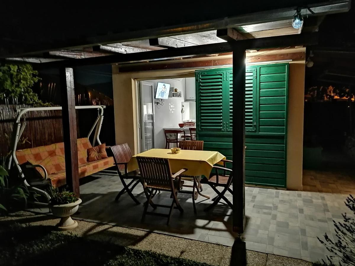 Apartment Taja, Cijela Kuca I Vrt Samo Za Vas Σπλιτ Εξωτερικό φωτογραφία