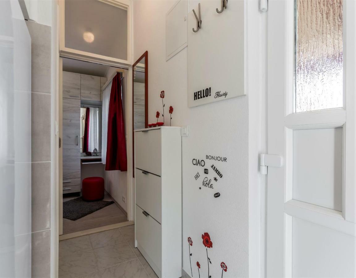 Apartment Taja, Cijela Kuca I Vrt Samo Za Vas Σπλιτ Εξωτερικό φωτογραφία